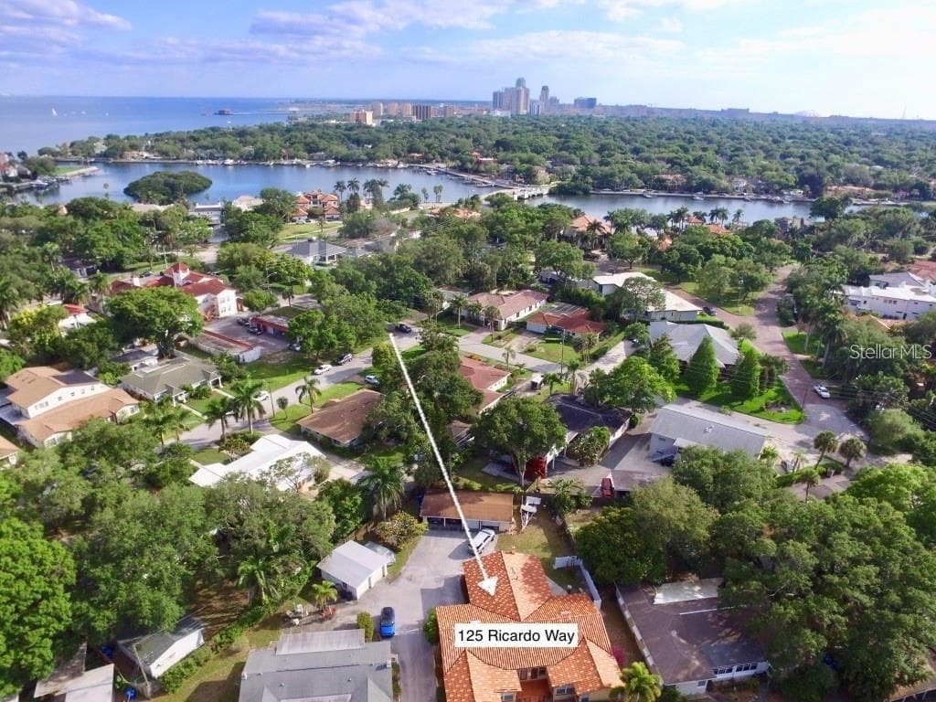 125 RICARDO WAY NE UNIT 2 ST PETERSBURG, FL 33704