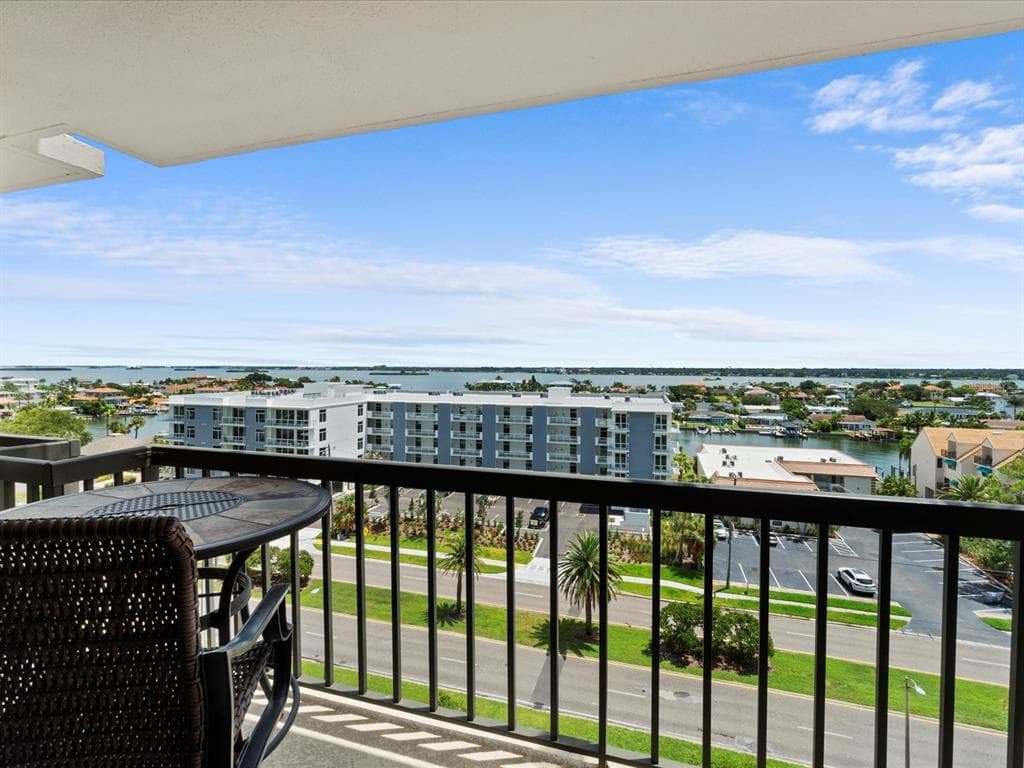 400 ISLAND WAY UNIT 811 CLEARWATER, FL 33767