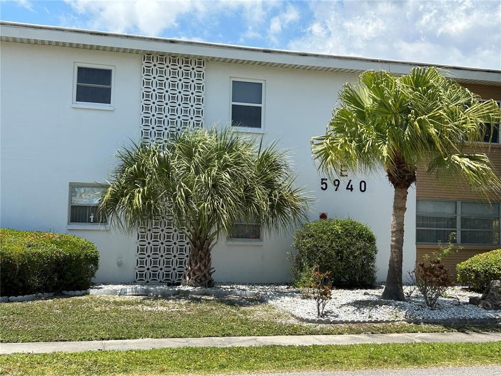 5940 21ST STREET N UNIT 3 ST PETERSBURG, FL 33714