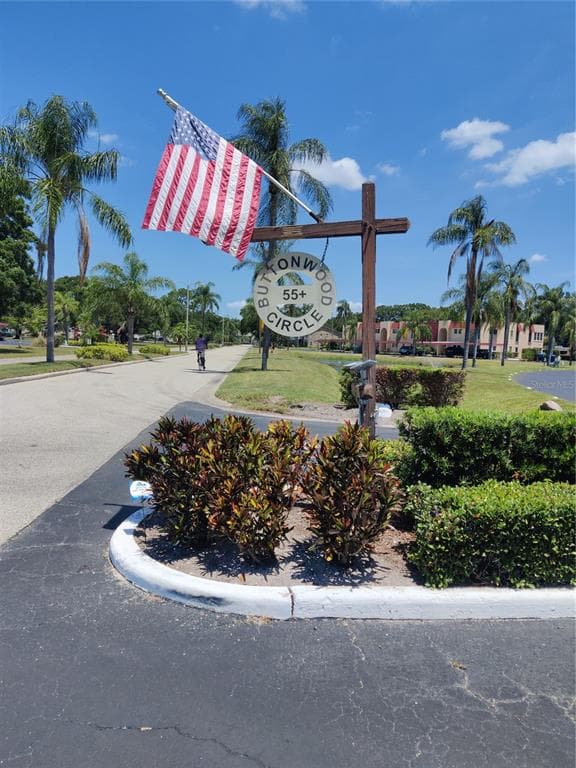 213 BUTTONWOOD CIRCLE UNIT D SEMINOLE, FL 33777