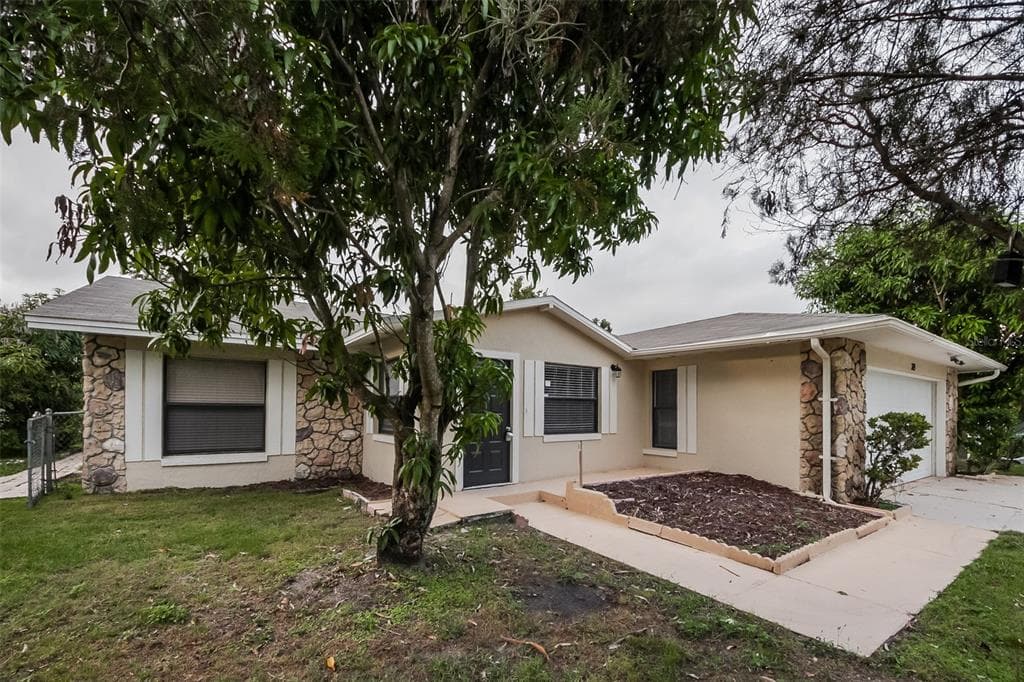 319 COLONADE COURT POINCIANA, FL 34758