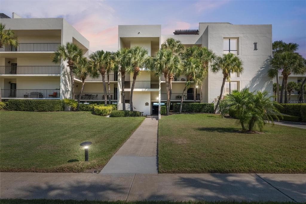 50 COE ROAD UNIT 111 BELLEAIR, FL 33756