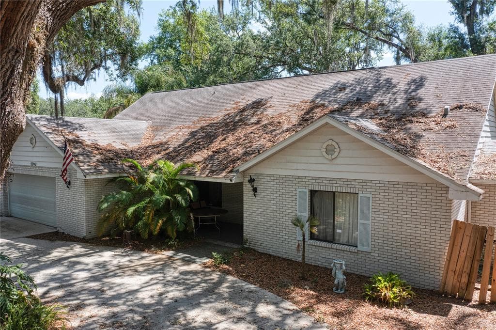 1102 N RIVERHILLS DRIVE TEMPLE TERRACE, FL 33617