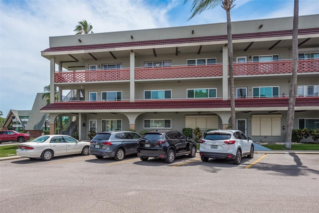 2072 AUSTRALIA WAY W UNIT 42 CLEARWATER, FL 33763