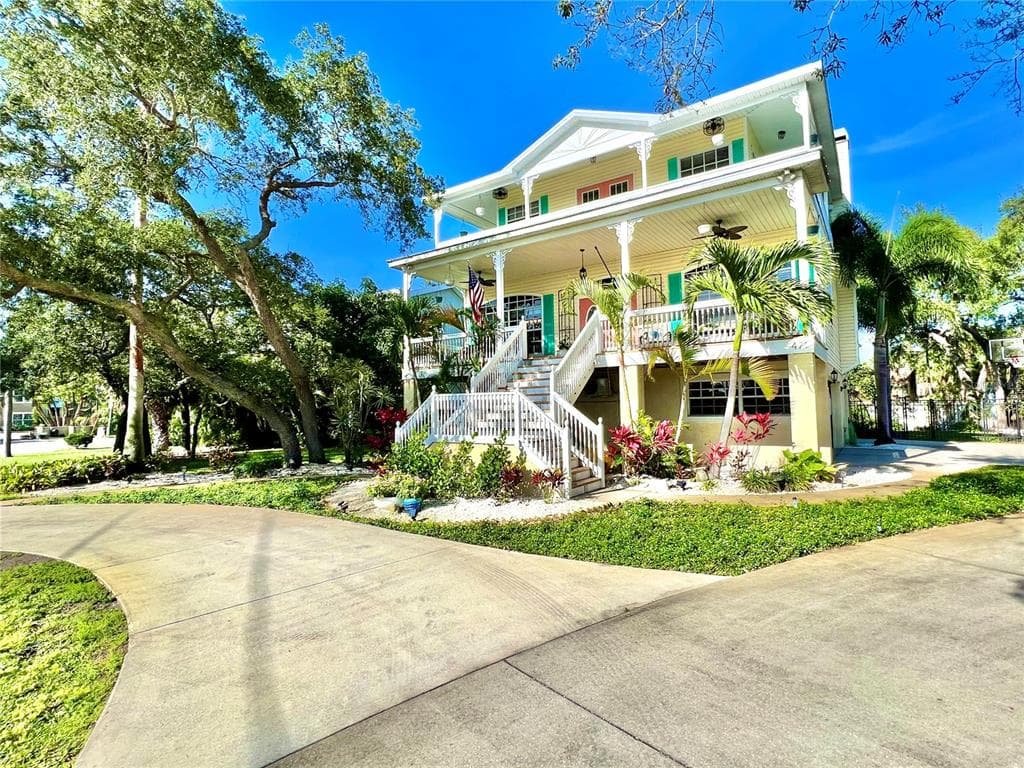 471 RIVERSIDE DRIVE
