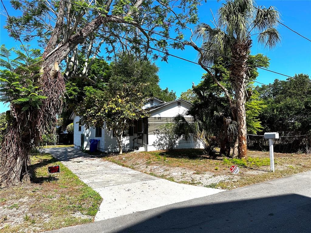 958 HOWARD AVENUE