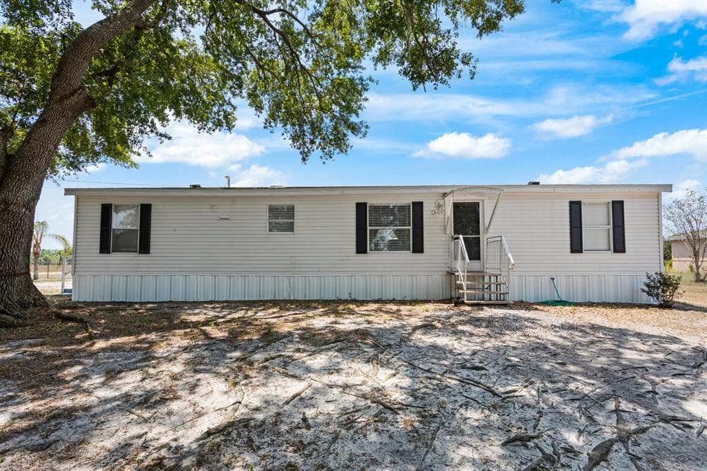 8109 LITTLE FEATHER WAY PLANT CITY, FL 33567