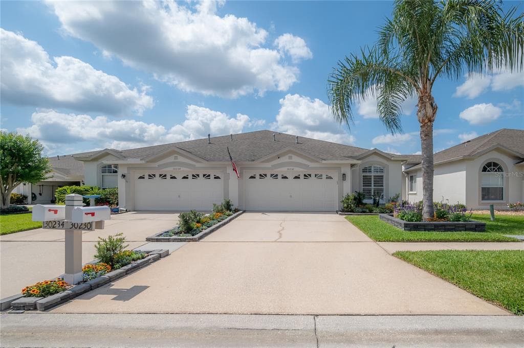 30230 EMMETTS COURT WESLEY CHAPEL, FL 33543