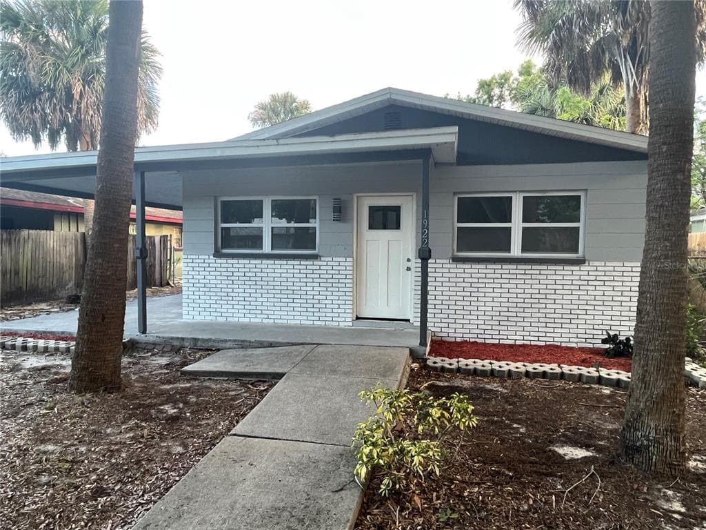 1922 W CHESTNUT STREET TAMPA, FL 33607