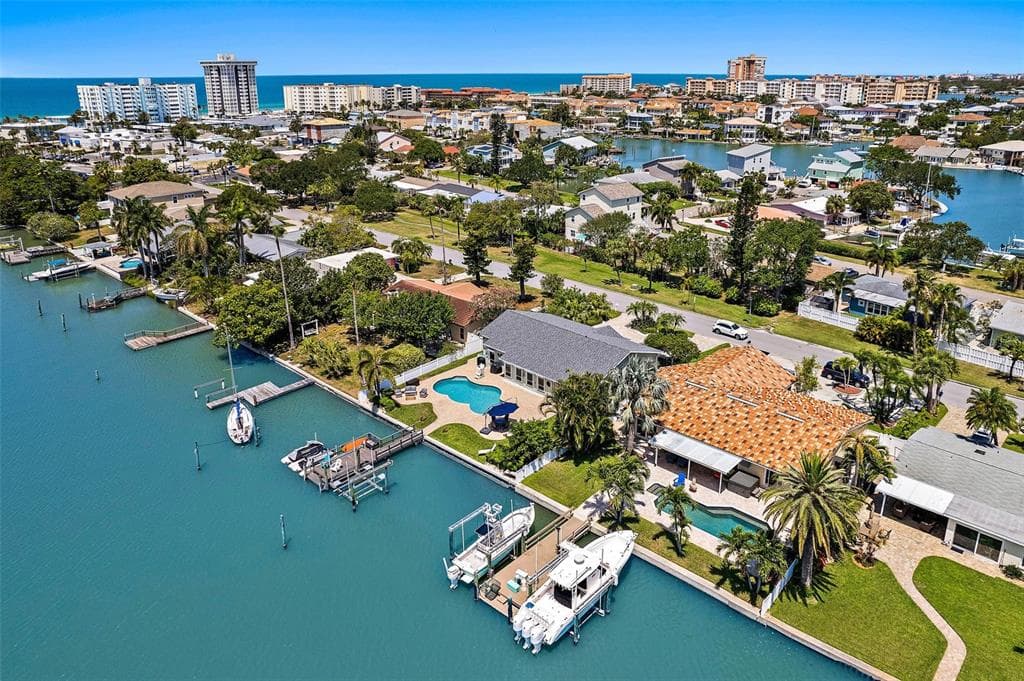 241 173RD AVENUE E NORTH REDINGTON BEACH, FL 33708