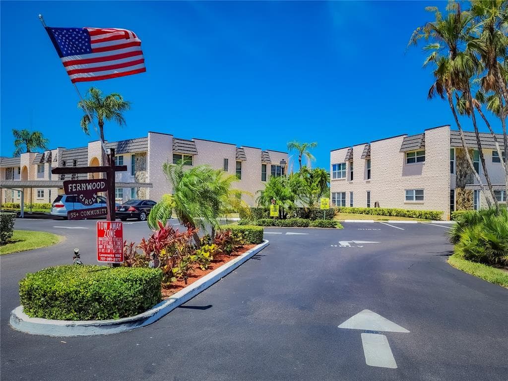 213 FERNWOOD CIRCLE UNIT 213 SEMINOLE, FL 33777