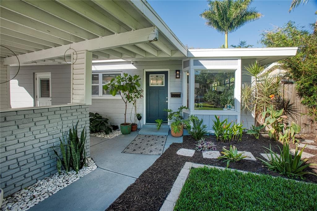 1519 DELAWARE AVENUE NE ST PETERSBURG, FL 33703