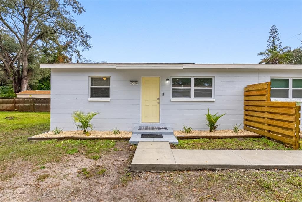 4311 W WOODLAWN AVENUE UNIT B TAMPA, FL 33614
