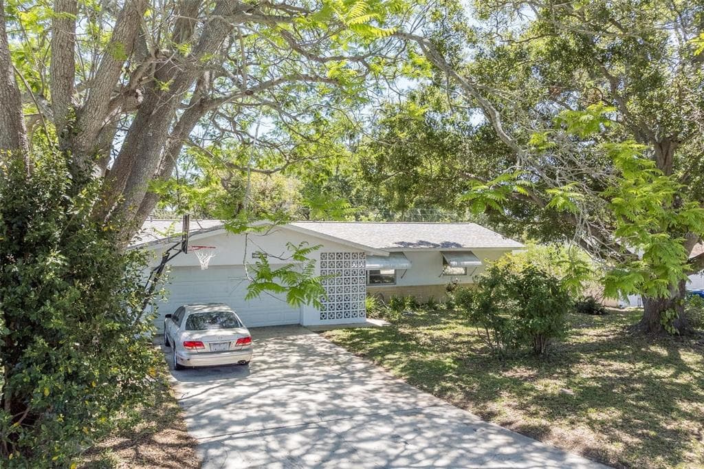 1807 LADY MARY DRIVE