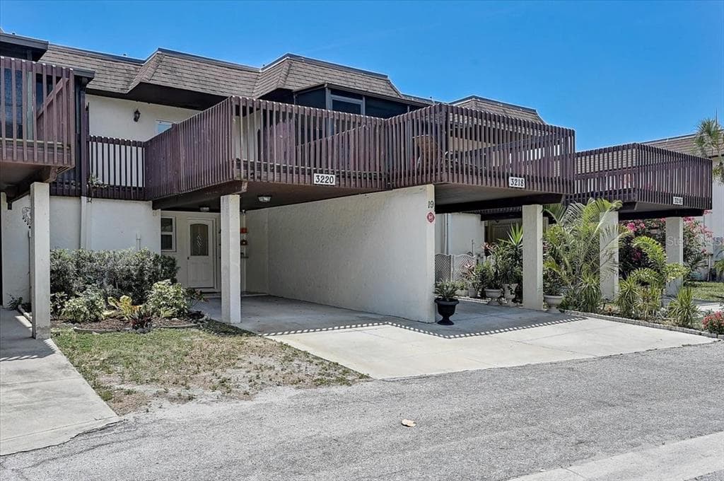 3220 RAMBLEWOOD DRIVE UNIT 19C3 SARASOTA, FL 34237