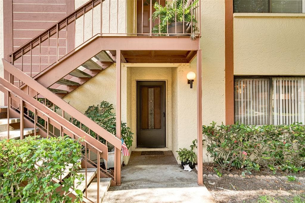2363 NEWBURG LANE UNIT B SAFETY HARBOR, FL 34695