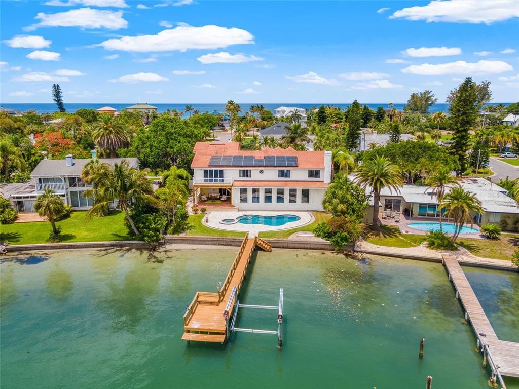 301 HARBOR DRIVE BELLEAIR BEACH, FL 33786