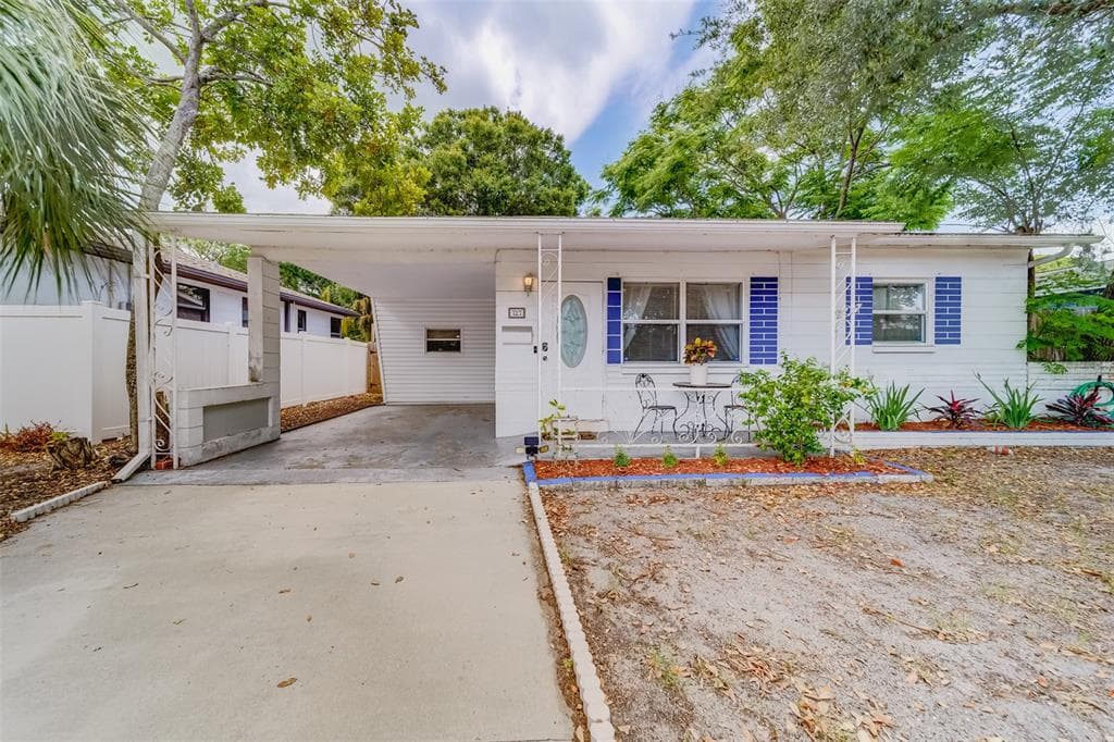 727 54TH AVENUE N ST PETERSBURG, FL 33703