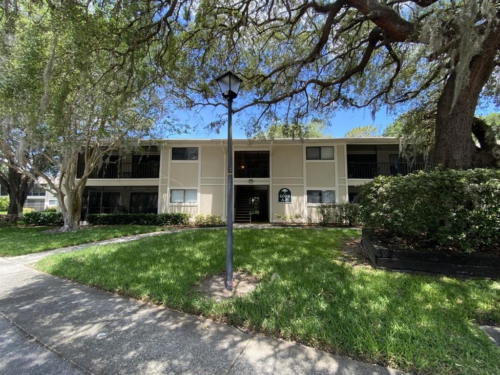 6004 LAKETREE LANE UNIT B TEMPLE TERRACE, FL 33617