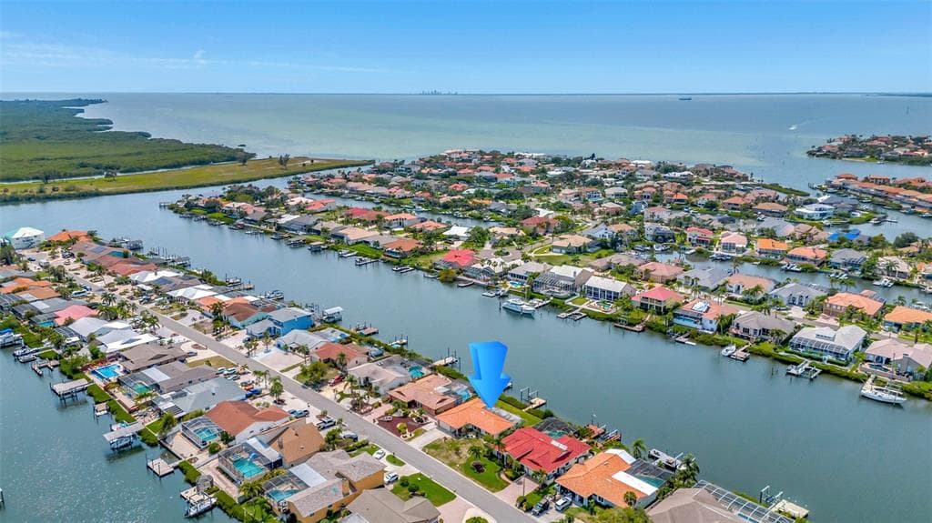 903 CHIPAWAY DRIVE APOLLO BEACH, FL 33572