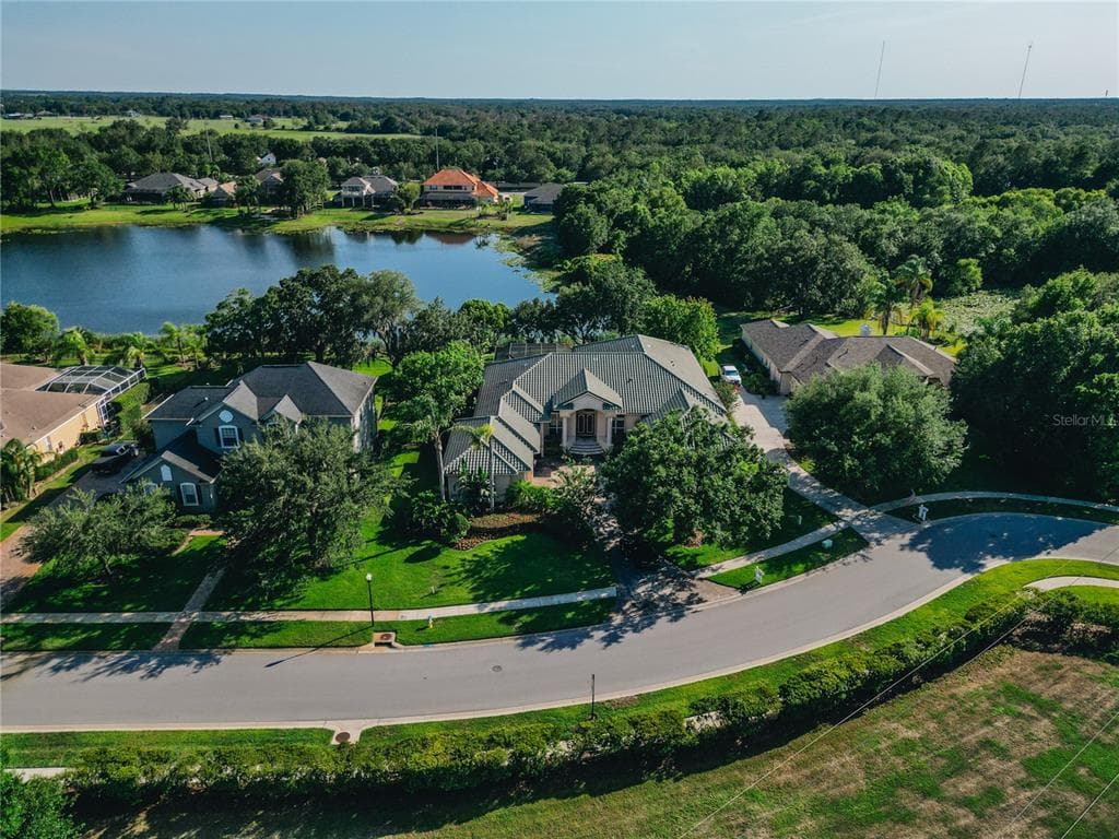6211 KINGBIRD MANOR DRIVE LITHIA, FL 33547