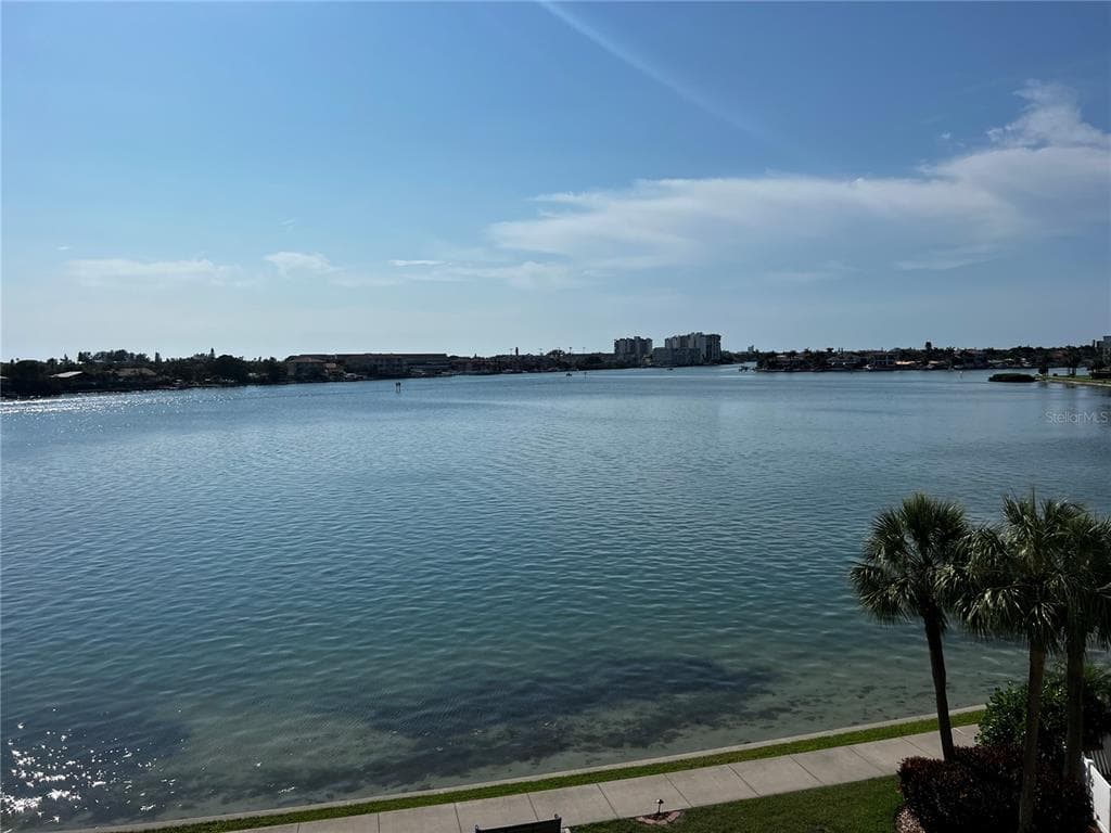 7932 SAILBOAT KEY BOULEVARD S UNIT 304 SOUTH PASADENA, FL 33707