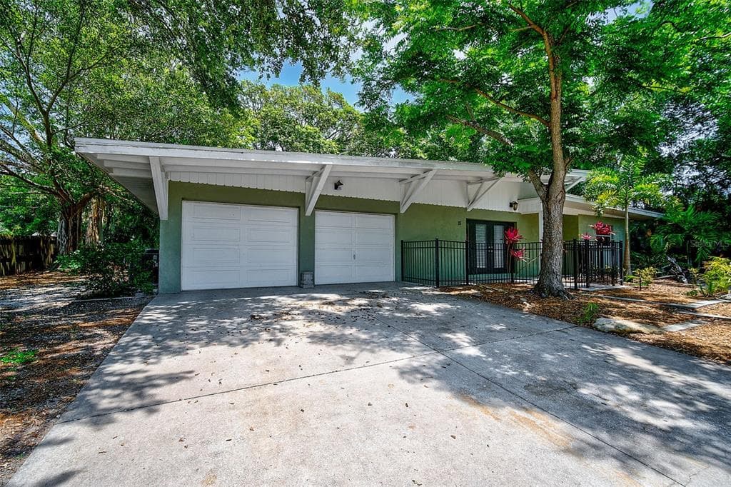 75 47TH STREET NW BRADENTON, FL 34209