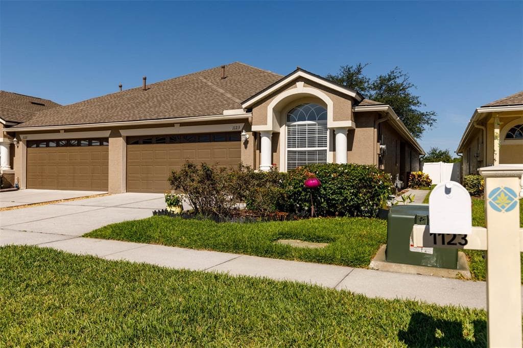 1123 BENSBROOKE DRIVE WESLEY CHAPEL, FL 33543