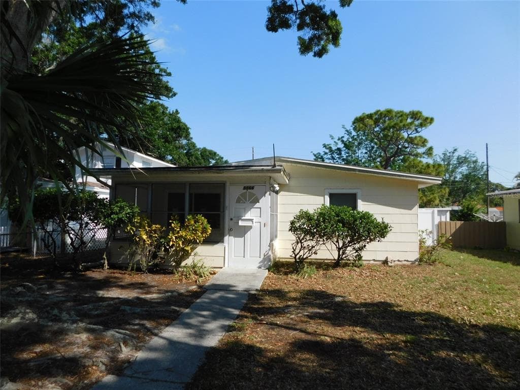 5566 KELLY DRIVE N ST PETERSBURG, FL 33703