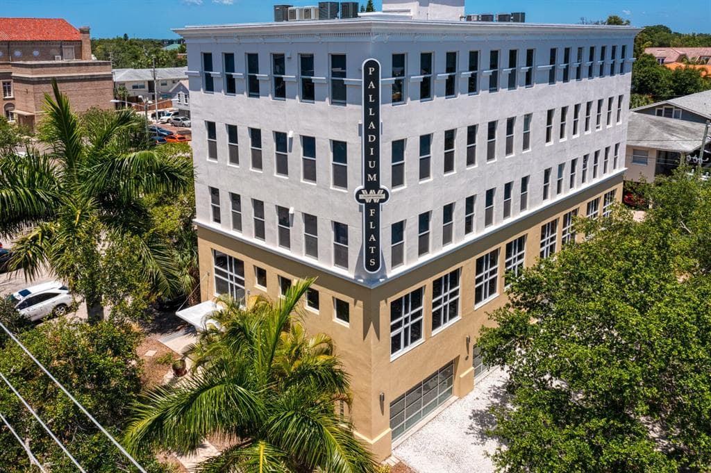 205 5TH AVENUE N UNIT 202 ST PETERSBURG, FL 33701