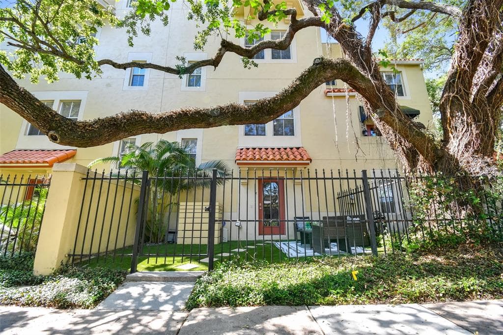 3010 W STOVALL STREET UNIT C TAMPA, FL 33629