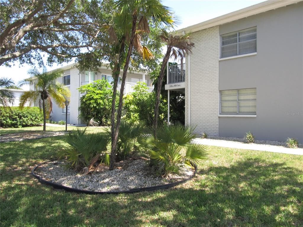 5924 5TH AVENUE N UNIT 8 ST PETERSBURG, FL 33710