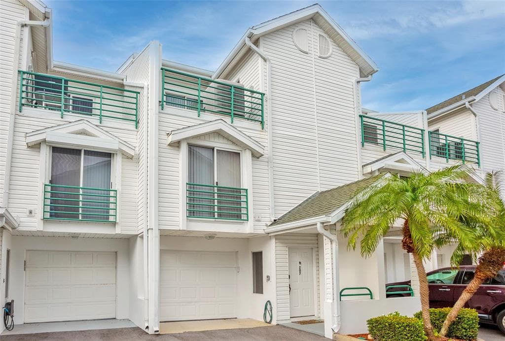 320 ISLAND WAY UNIT 207 CLEARWATER BEACH, FL 33767