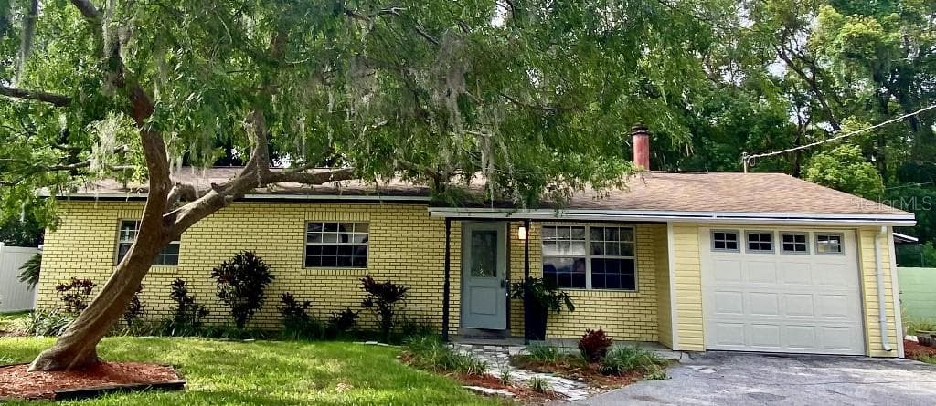 2016 RUSSELL DRIVE TAMPA, FL 33618