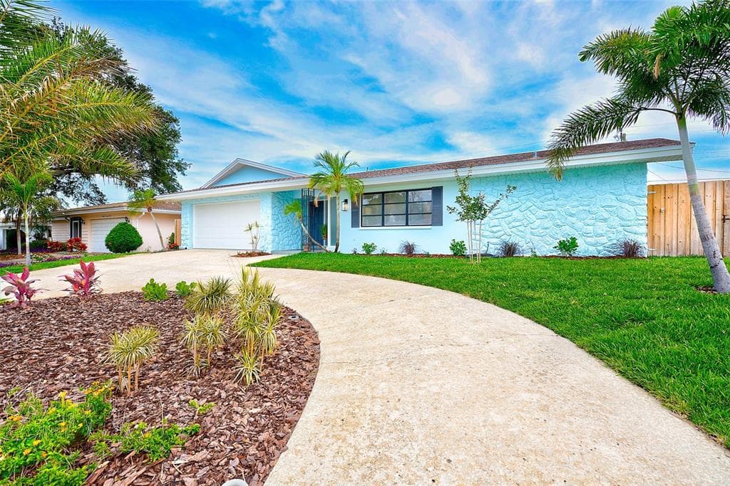 3600 HIGH BLUFF DRIVE LARGO, FL 33770