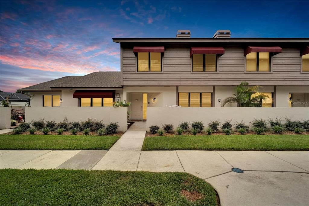 727 OAK PARK PLACE BRANDON, FL 33511