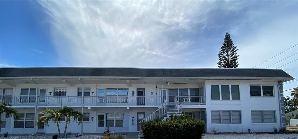 1221 DREW STREET UNIT B11 CLEARWATER, FL 33755
