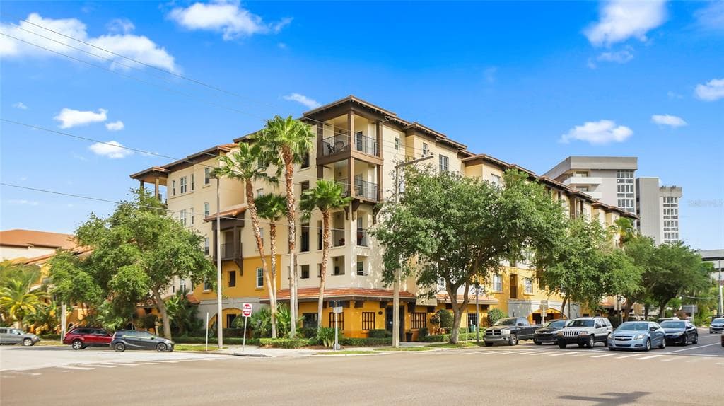 200 4TH AVENUE S UNIT 329