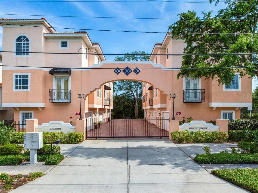 3025 W GROVEWOOD COURT UNIT 4C TAMPA, FL 33629