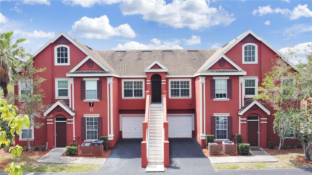 9126 LAKE CHASE ISLAND WAY UNIT 9126 TAMPA, FL 33626