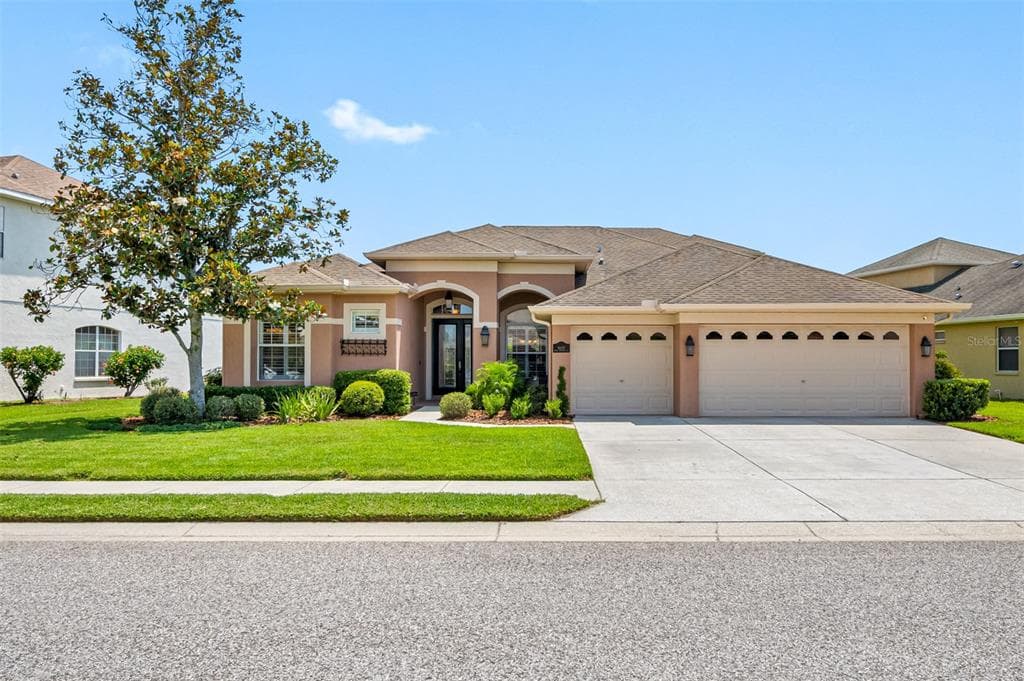 4650 ROYAL BIRKDALE WAY WESLEY CHAPEL, FL 33543