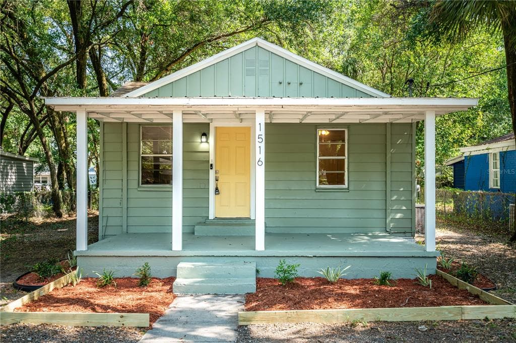 1516 E FRIERSON AVENUE TAMPA, FL 33610