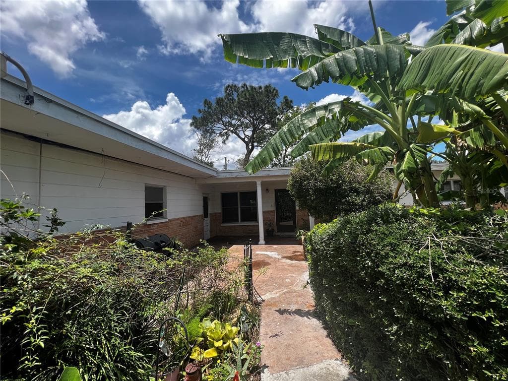 8401 JACARANDA AVENUE SEMINOLE, FL 33777