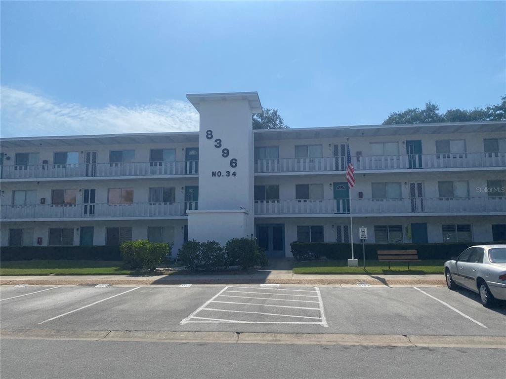 8396 111TH STREET UNIT 305 SEMINOLE, FL 33772