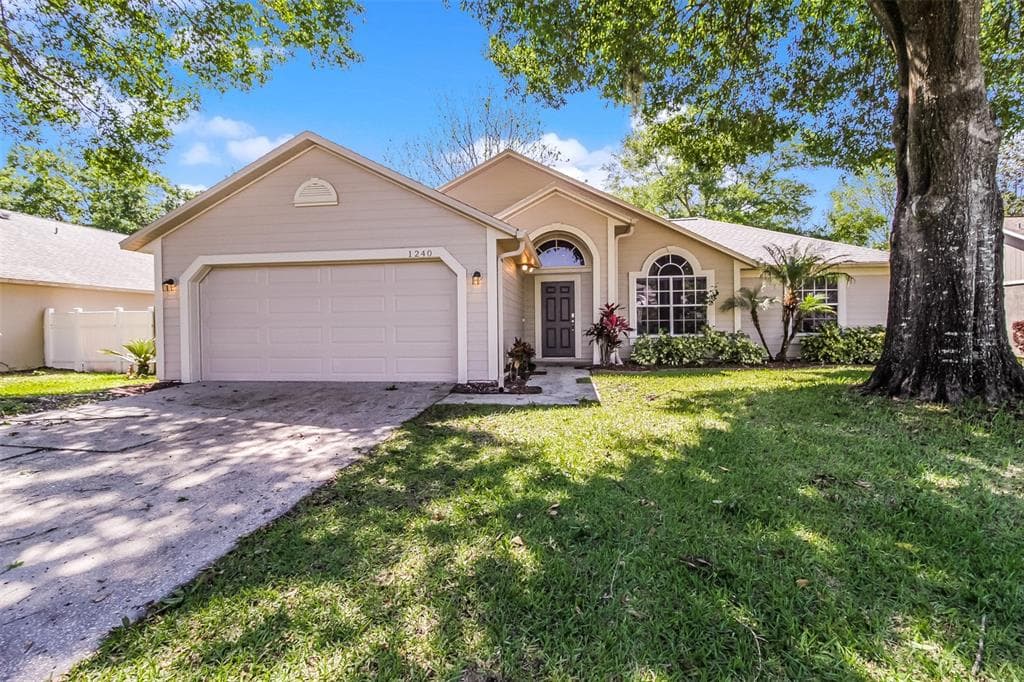 1240 COUNTRYWIND DRIVE APOPKA, FL 32703