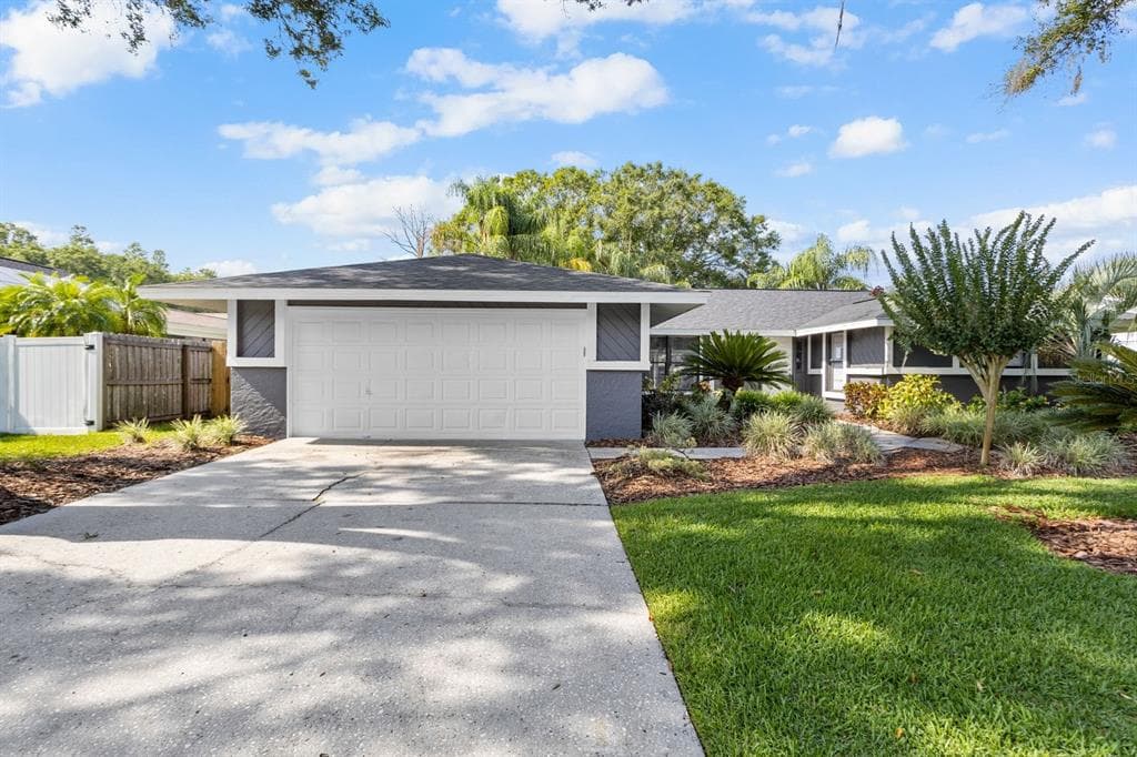 5804 LADY BUG COURT TAMPA, FL 33625