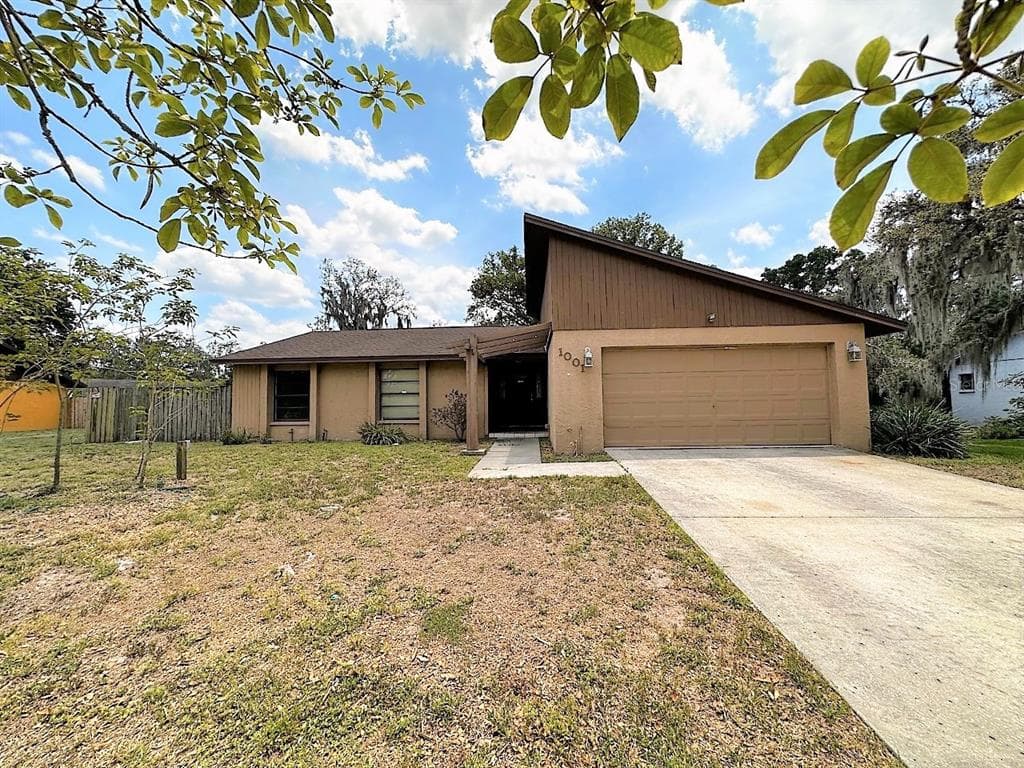 1001 SANDALWOOD DRIVE PLANT CITY, FL 33563