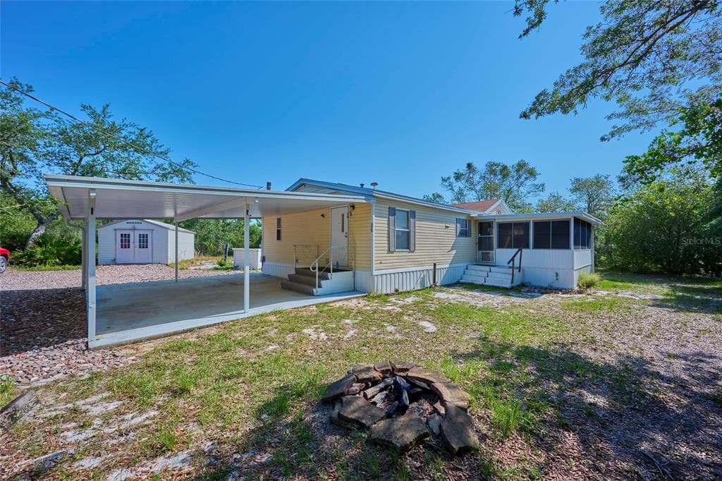 975 RACOON TRAIL FROSTPROOF, FL 33843
