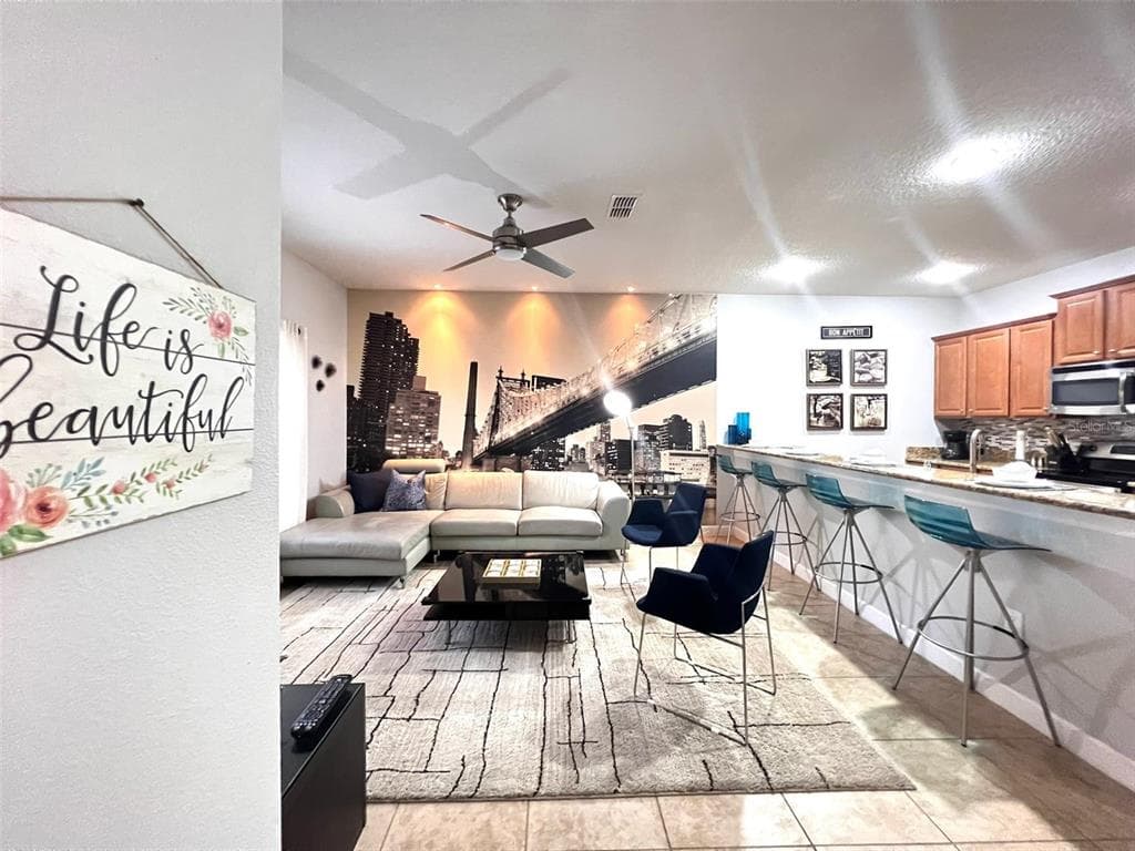 8961 BISMARCK PALM RD KISSIMMEE, FL 34747