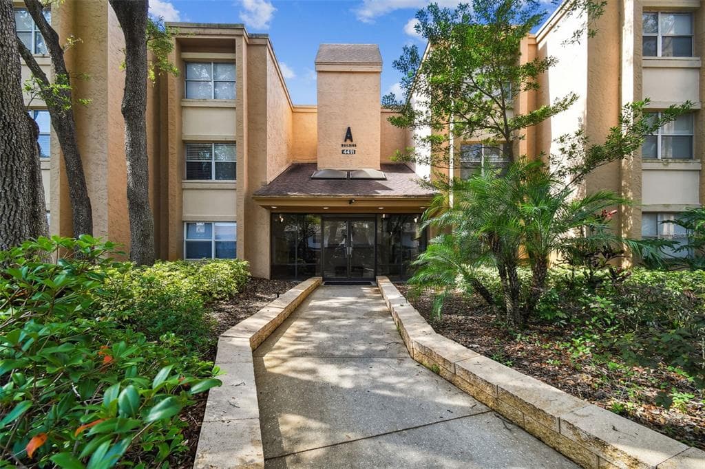 4411 SHADY TERRACE LANE UNIT 306 TAMPA, FL 33613